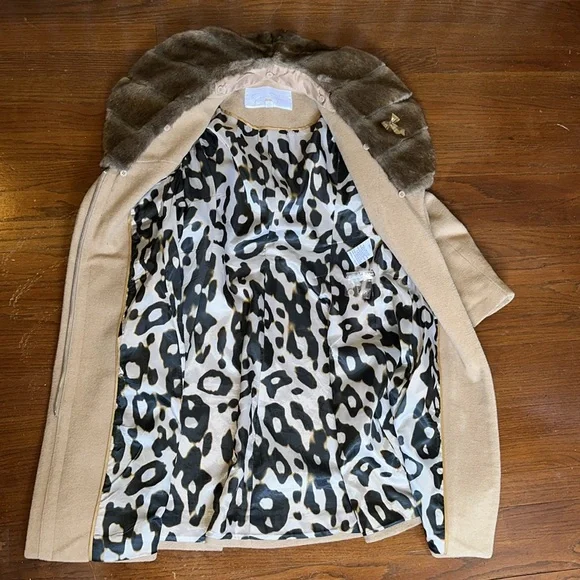Jessica Simpson Vintage Style Tan Coat Fur Collar Size Small - Picture 7 of 8